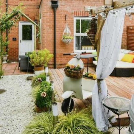 Cosy Garden Flat, Private Hot Tub & Four Poster Bed Leilighet York Eksteriør bilde